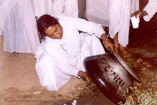 Amma cleaning the pot